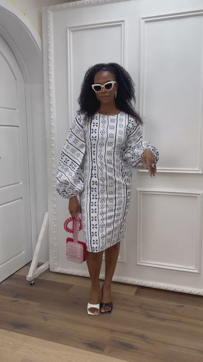 ZORA AFRICAN PRINT PUFF SLEEVE MIDI DRESS [WHITE]